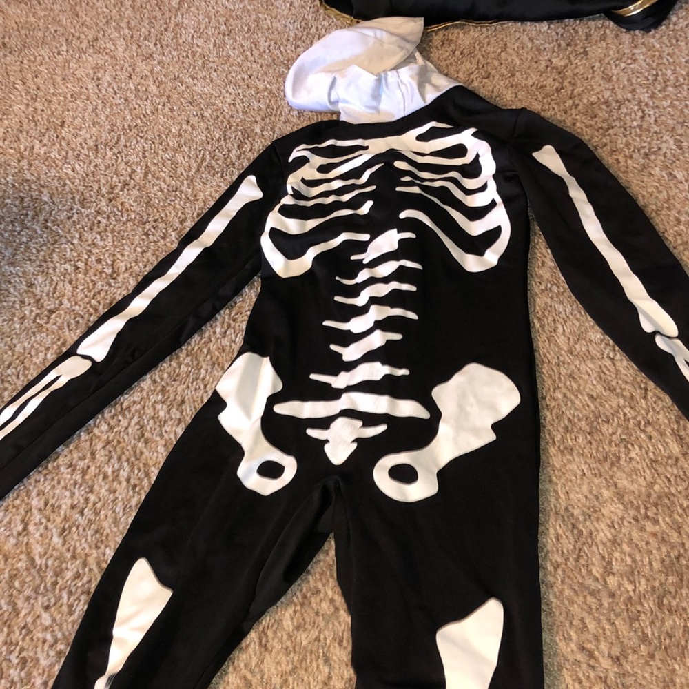 Skeleton costume